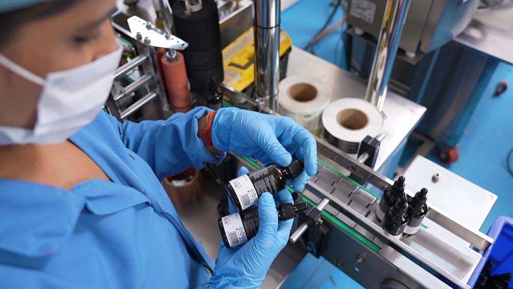 Packaging inspection during cosmetic production operations